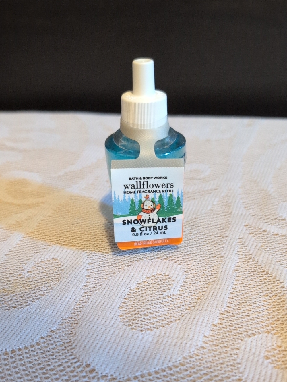 Bath & Body Works Snowflakes & Citrus Wallflowers Refill - Blue & White NEW